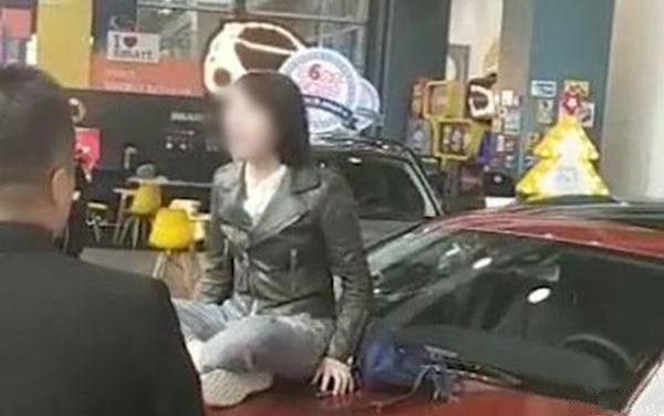 奔馳女車主維 權(quán)：到底是車的問題還是4S店的問題？